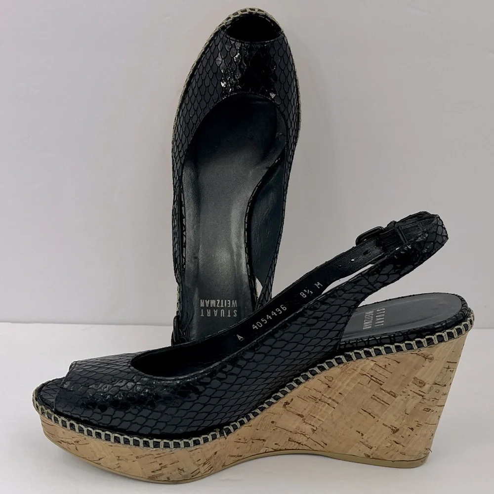 STUART WEITZMAN PATENT SNAKE PRINTED OPEN TOE WEDGE, BLACK, SIZE 8.5M, WOMEN’S